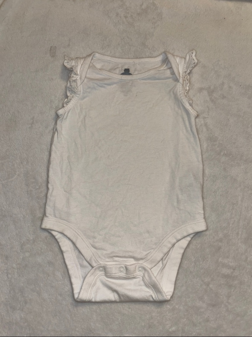 Baby GAP White Sleeveless Ruffle Baby One-Piece bodysuit 12-18 months